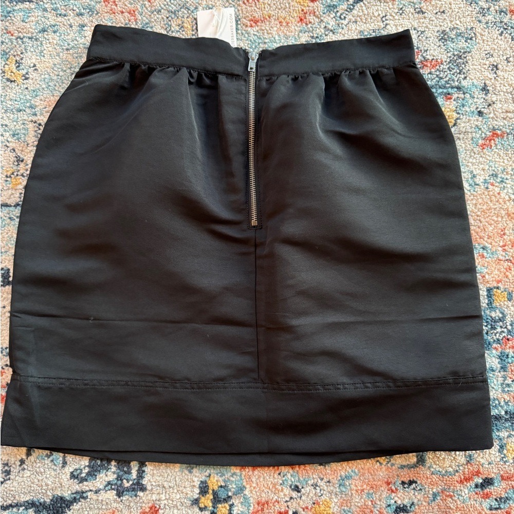 NWT Walter Baker Bengaline Black Pencil Skirt
Size 8 - Picture 2 of 5